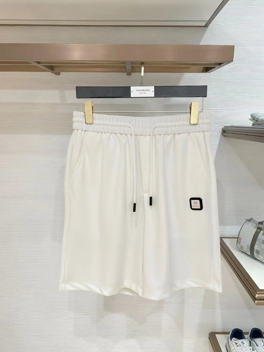 LP spring and summer New Arrival men's casual shorts, three-quarter pants. Premium goods are simple, fashionable and generous. Customized original imported fabrics are simple, neat and refreshing. Quality workmanship details can withstand any form of inspection. Simple and generous Versatile style. Elegant and handsome upper body, 🐭refreshed sense of sight! The appearance is incomparable, the details are in place, and the upper body is not picky! Sizes:M-3x L